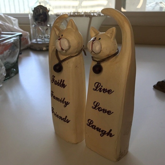 Figurines Unbranded Carved Pair White Kittens Bells & Graphics Pre-Owned - Picture 3 of 7